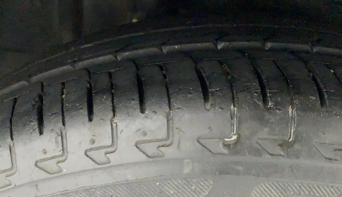 2017 Maruti IGNIS ALPHA 1.2, CNG, Manual, 24,738 km, Right Rear Tyre Tread