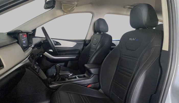 2022 Mahindra XUV700 MX P MT 5 STR, Petrol, Manual, 11,772 km, Right Side Front Door Cabin