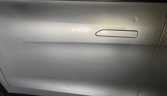 2022 Mahindra XUV700 MX P MT 5 STR, Petrol, Manual, 11,772 km, Front passenger door - Minor scratches