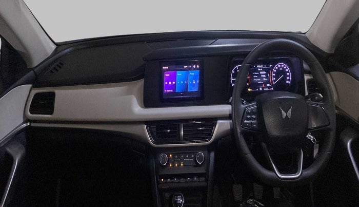 2022 Mahindra XUV700 MX P MT 5 STR, Petrol, Manual, 11,772 km, Dashboard