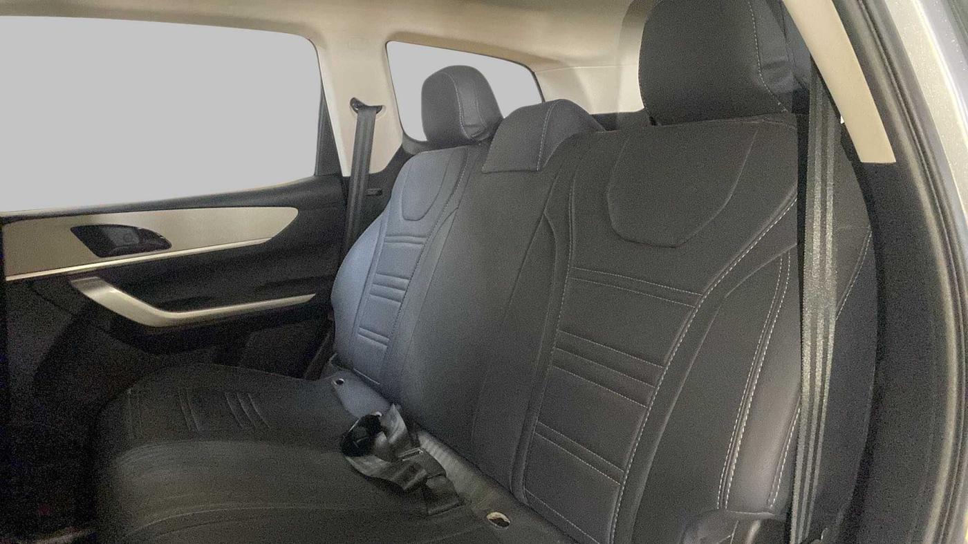 2022 Mahindra XUV700 MX P MT 5 STR, Petrol, Manual, 11,772 km, Right Side Rear Door Cabin