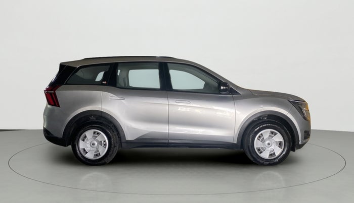 2022 Mahindra XUV700 MX P MT 5 STR, Petrol, Manual, 11,772 km, Right Side
