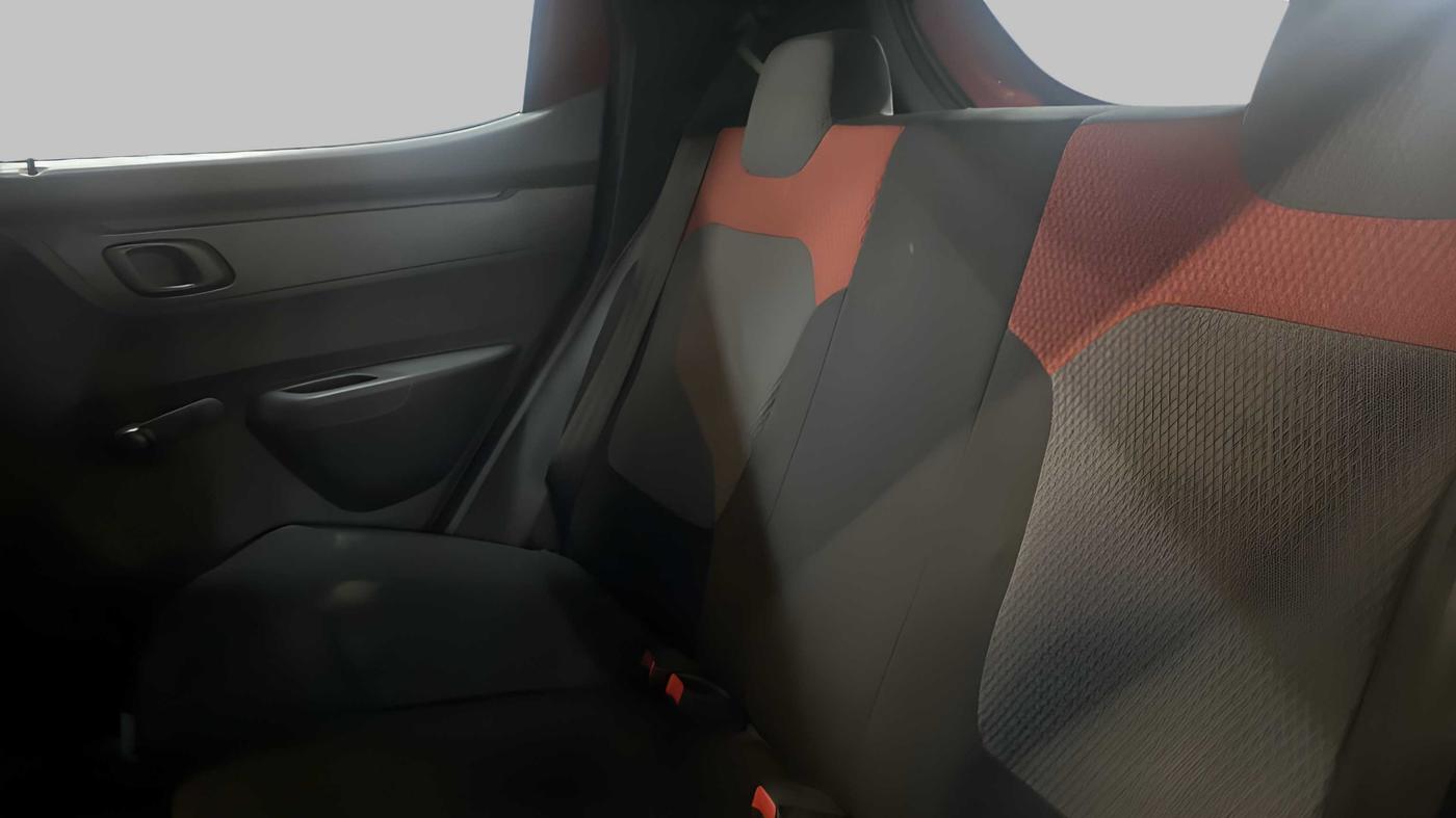 2016 Renault Kwid RXT, Petrol, Manual, 27,177 km, Right Side Rear Door Cabin