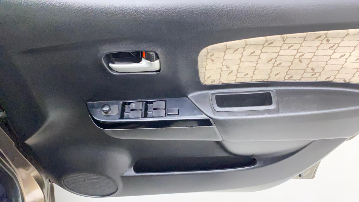 2018 Maruti Wagon R 1.0 VXI, Petrol, Manual, 73,529 km, Driver Side Door Panels Control