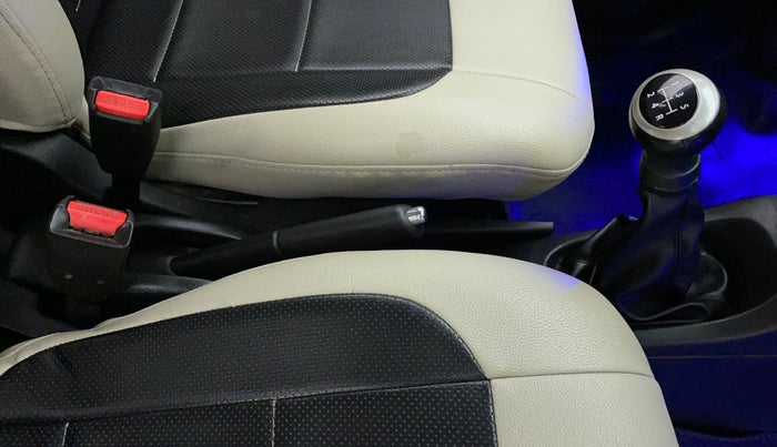 2018 Maruti Wagon R 1.0 VXI, Petrol, Manual, 73,529 km, Gear Lever