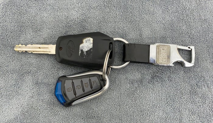 2018 Mahindra KUV 100 NXT K2 6 STR, Petrol, Manual, 51,108 km, Key Close Up