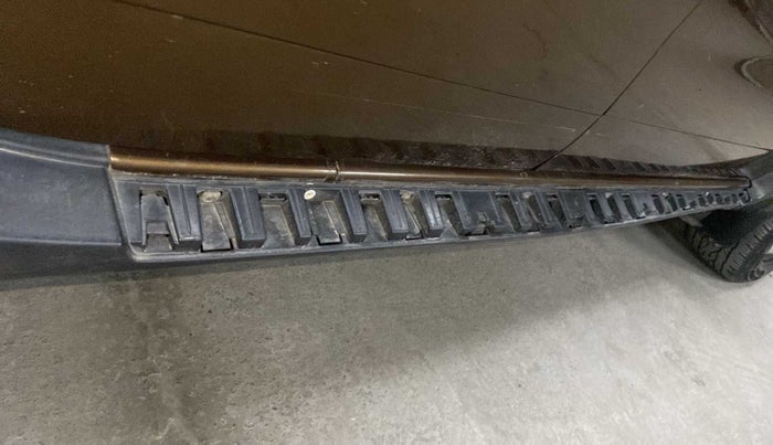 2015 Renault Duster 85 PS RXL, Diesel, Manual, 97,735 km, Right running board - Minor scratches