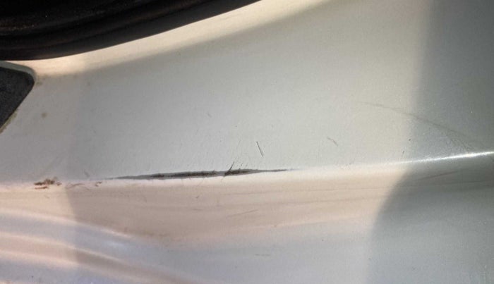 2014 Maruti Swift VDI, Diesel, Manual, 78,352 km, Left C pillar - Minor scratches