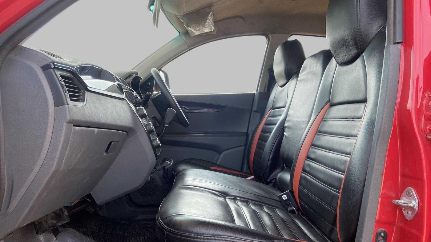 2018 Mahindra KUV 100 NXT K2+ P 6 STR, Petrol, Manual, 89,069 km, Right Side Front Door Cabin