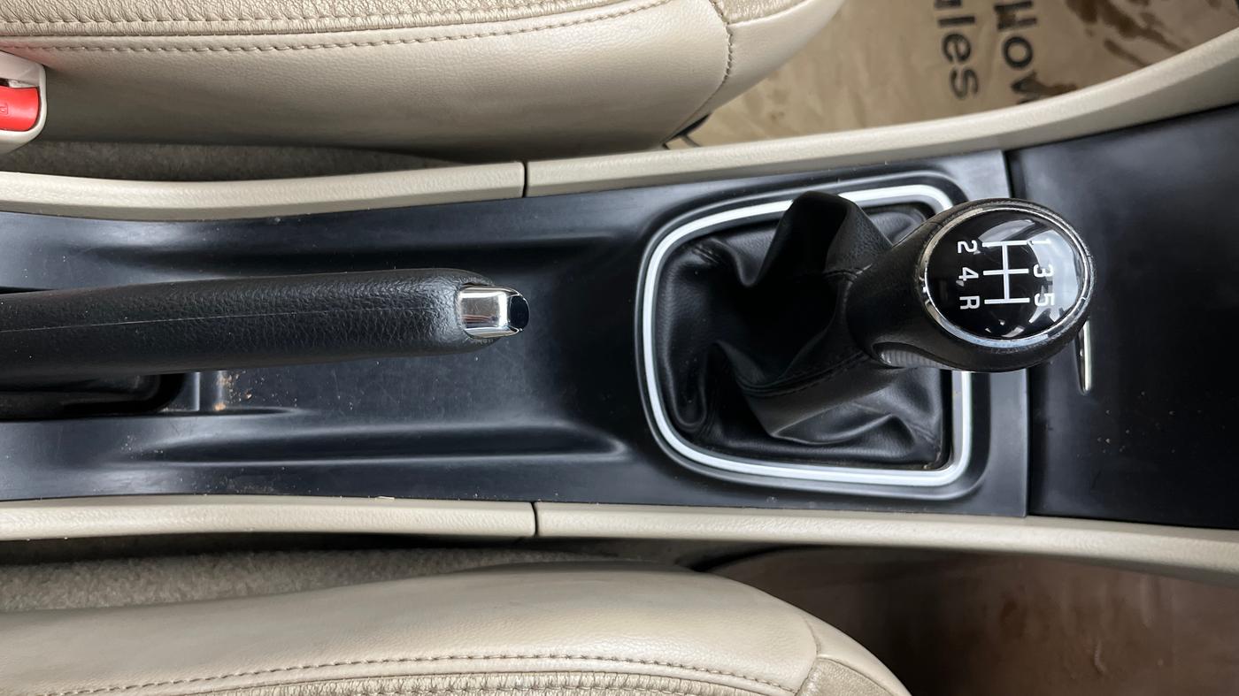 2018 Maruti Ciaz ALPHA 1.5 SHVS PETROL, Petrol, Manual, 70,421 km, Gear Lever