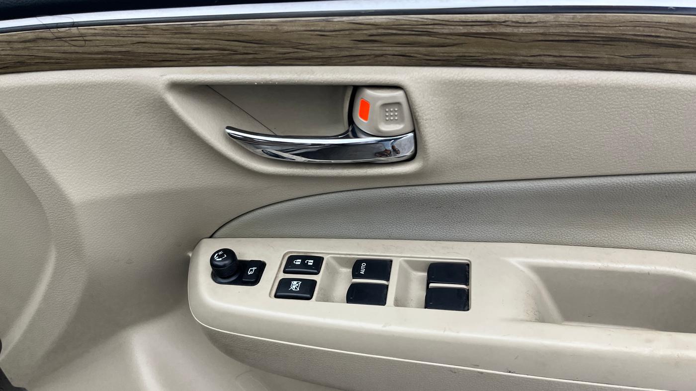 2018 Maruti Ciaz ALPHA 1.5 SHVS PETROL, Petrol, Manual, 70,421 km, Driver Side Door Panels Control