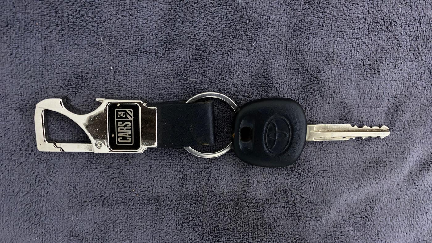 2021 Toyota YARIS J MT, Petrol, Manual, 9,783 km, Key Close Up