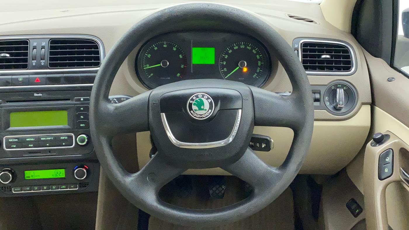 2012 Skoda Rapid ELEGANCE 1.6 MPI MT, Petrol, Manual, 86,695 km, Steering Wheel Close Up