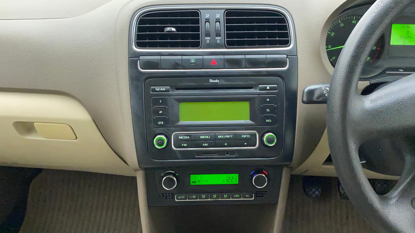 2012 Skoda Rapid ELEGANCE 1.6 MPI MT, Petrol, Manual, 86,695 km, Air Conditioner