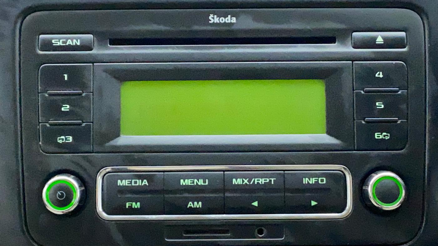 2012 Skoda Rapid ELEGANCE 1.6 MPI MT, Petrol, Manual, 86,695 km, Infotainment System
