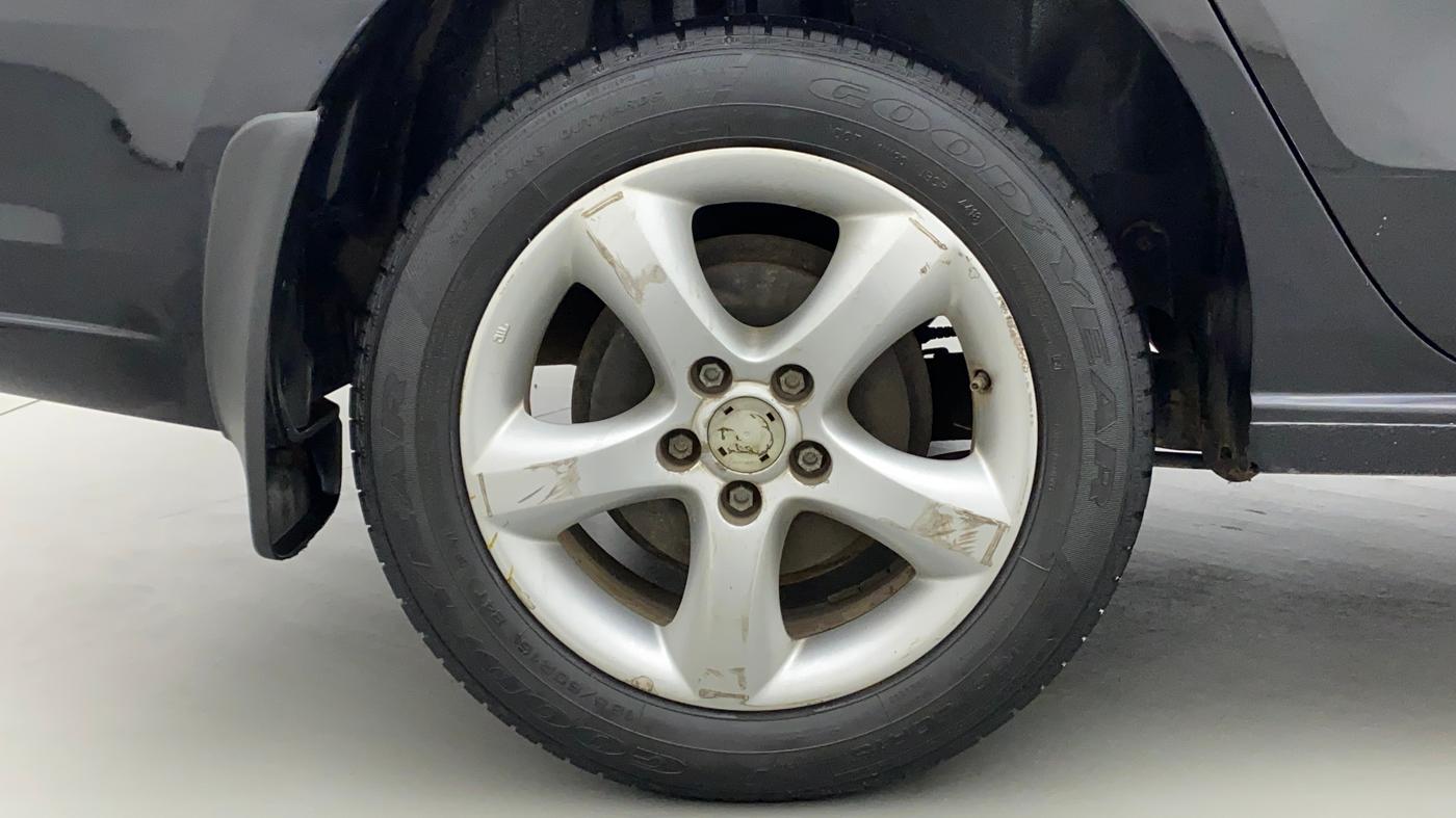 2012 Skoda Rapid ELEGANCE 1.6 MPI MT, Petrol, Manual, 86,695 km, Right Rear Wheel
