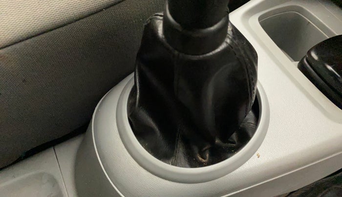 2010 Maruti A Star VXI, Petrol, Manual, 32,236 km, Gear lever - Boot Cover minor damage