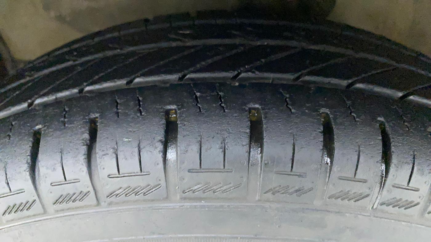 2010 Maruti A Star VXI, Petrol, Manual, 32,236 km, Left Front Tyre Tread