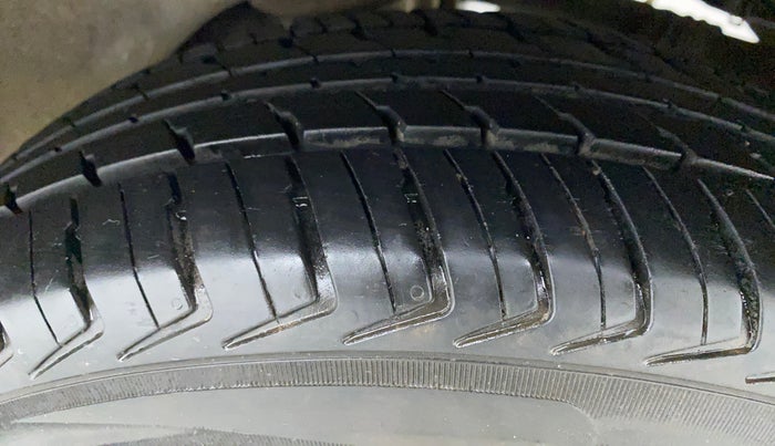 2010 Maruti A Star VXI, Petrol, Manual, 32,236 km, Left Rear Tyre Tread