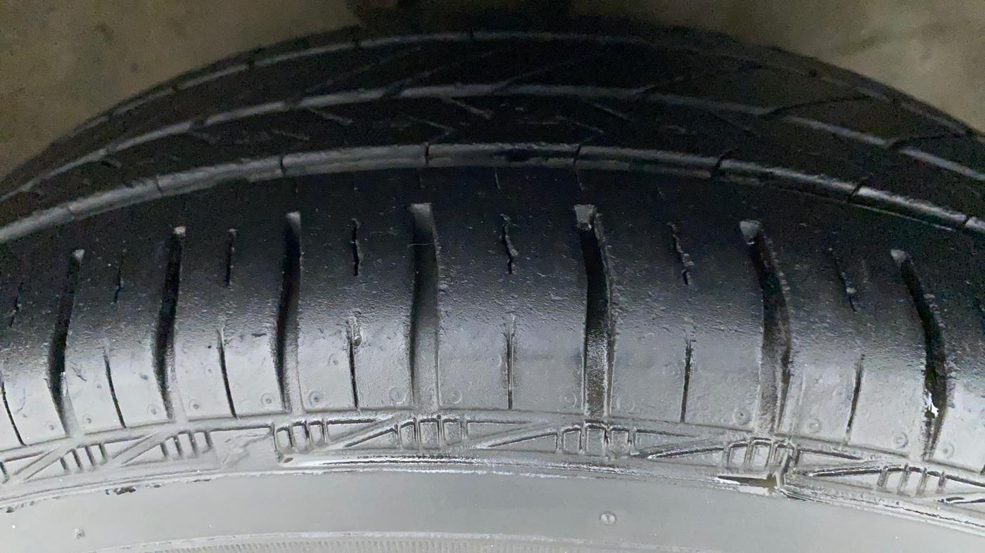 2010 Maruti A Star VXI, Petrol, Manual, 32,236 km, Right Front Tyre Tread