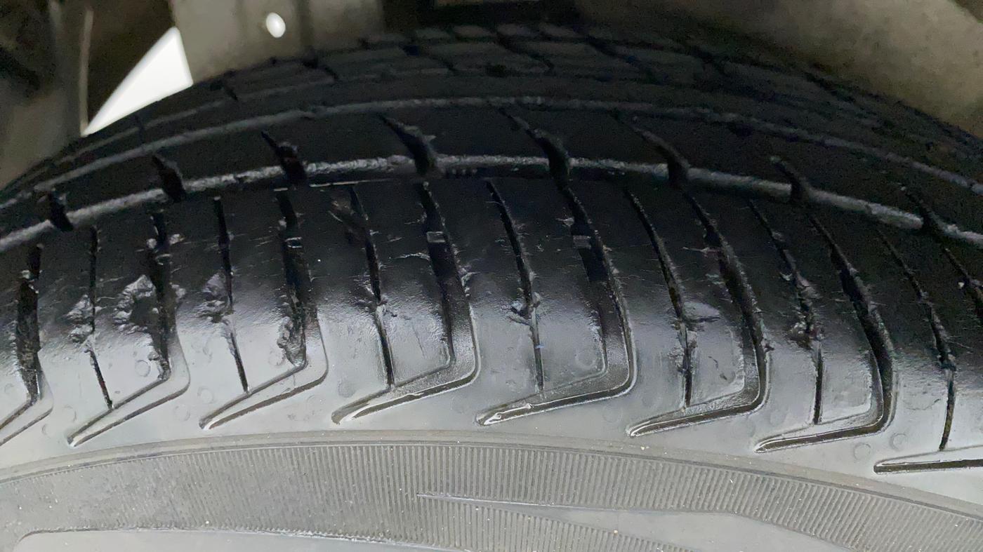 2010 Maruti A Star VXI, Petrol, Manual, 32,236 km, Right Rear Tyre Tread