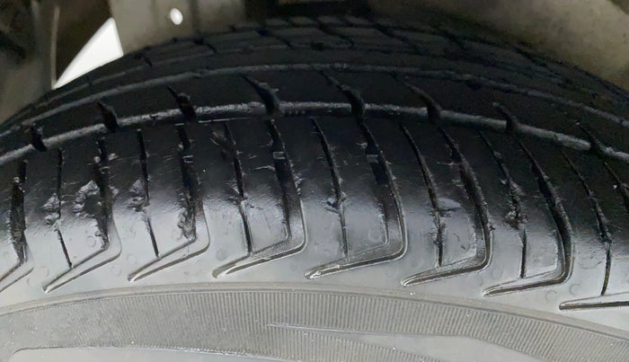 2010 Maruti A Star VXI, Petrol, Manual, 32,236 km, Right Rear Tyre Tread