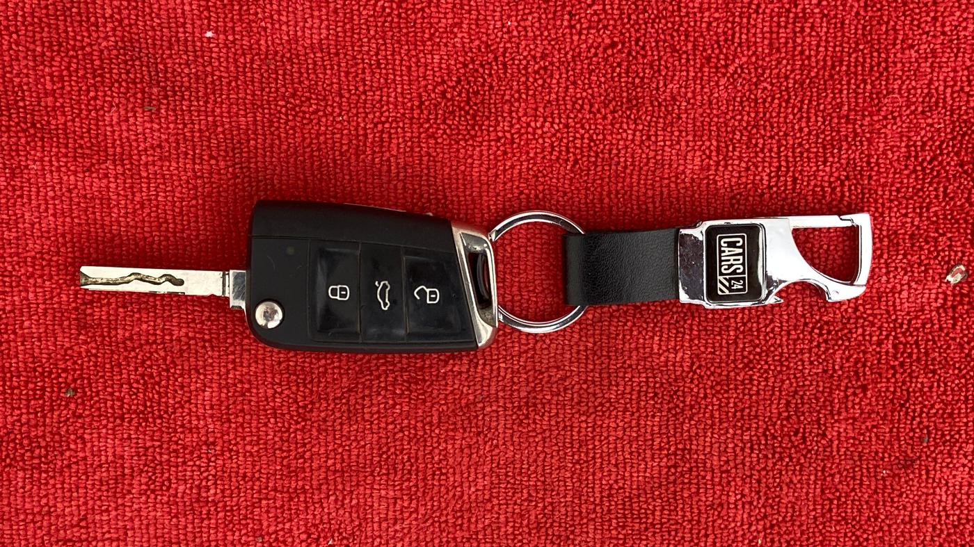 2018 Volkswagen TIGUAN HIGHLINE A/T, Diesel, Automatic, 92,569 km, Key Close Up