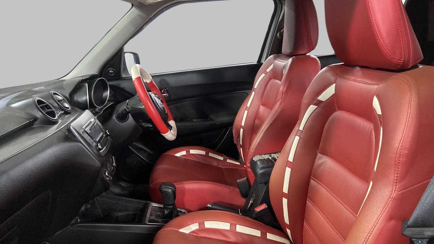 2018 Maruti Swift VXI AMT, Petrol, Automatic, 51,706 km, Right Side Front Door Cabin