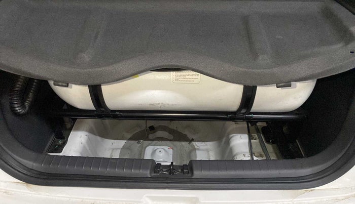 2022 Hyundai GRAND I10 NIOS MAGNA 1.2 KAPPA VTVT CNG, CNG, Manual, 49,694 km, Dicky (Boot door) - Boot Carpet not available