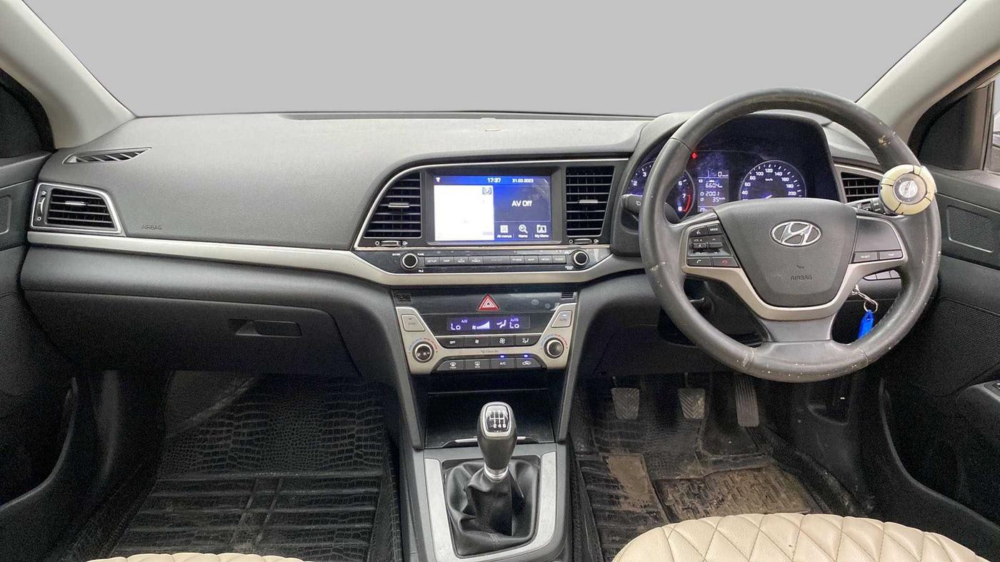 2016 Hyundai New Elantra 2.0 SX MT PETROL, Petrol, Manual, 72,615 km, Dashboard