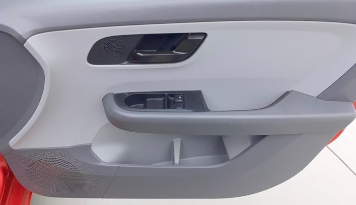 2021 Tata ALTROZ XE PETROL, Petrol, Manual, 39,436 km, Driver Side Door Panels Control