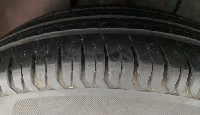 2021 Tata ALTROZ XE PETROL, Petrol, Manual, 39,436 km, Right Rear Tyre Tread