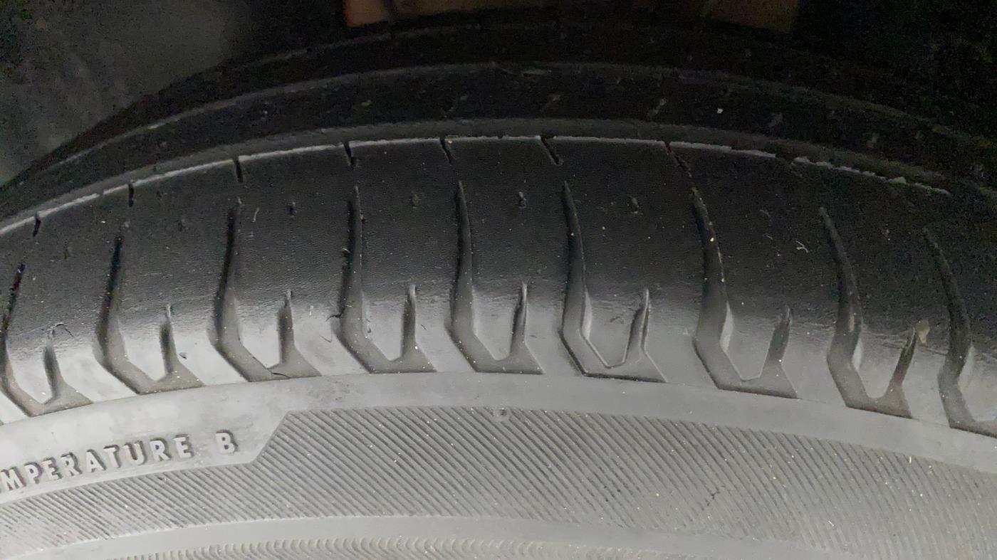 2021 Tata ALTROZ XE PETROL, Petrol, Manual, 39,436 km, Left Front Tyre Tread