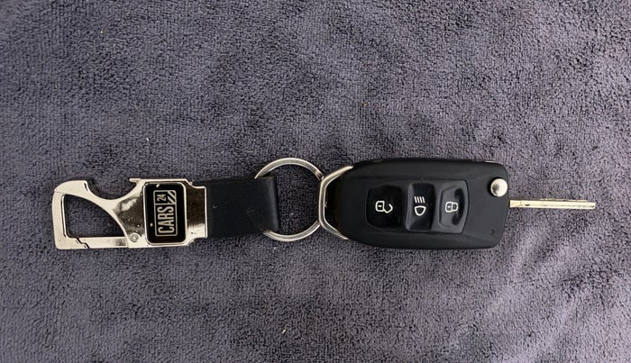 2021 Tata ALTROZ XE PETROL, Petrol, Manual, 39,436 km, Key Close Up
