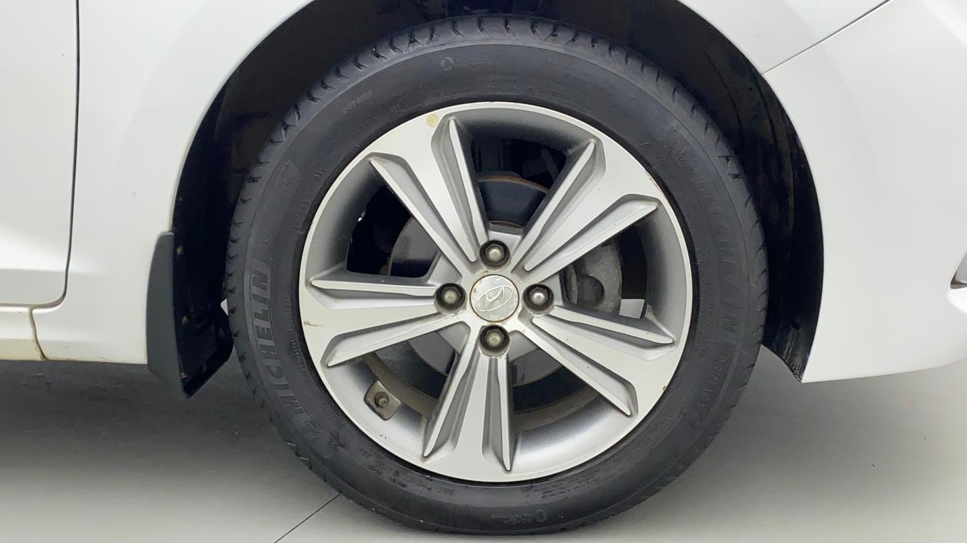 2017 Hyundai Verna 1.6 CRDI SX + AT, Diesel, Automatic, 81,948 km, Right Front Wheel