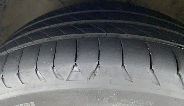 2017 Hyundai Verna 1.6 CRDI SX + AT, Diesel, Automatic, 81,948 km, Left Front Tyre Tread