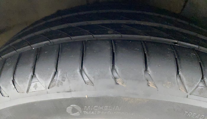 2017 Hyundai Verna 1.6 CRDI SX + AT, Diesel, Automatic, 81,948 km, Right Front Tyre Tread