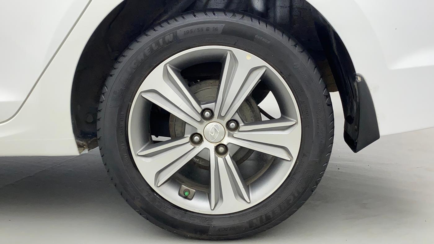 2017 Hyundai Verna 1.6 CRDI SX + AT, Diesel, Automatic, 81,948 km, Left Rear Wheel