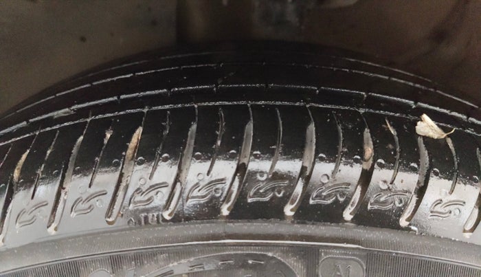 2023 KIA SONET HTK PLUS 1.0 IMT, Petrol, Manual, 28,540 km, Left Front Tyre Tread