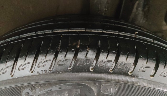 2023 KIA SONET HTK PLUS 1.0 IMT, Petrol, Manual, 28,540 km, Left Rear Tyre Tread