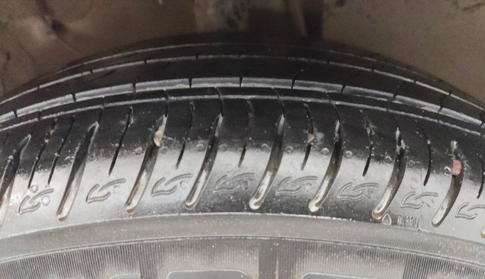 2023 KIA SONET HTK PLUS 1.0 IMT, Petrol, Manual, 28,540 km, Right Front Tyre Tread