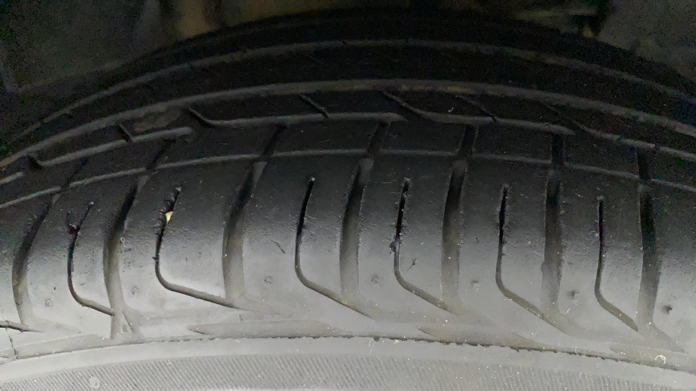 2022 Tata NEXON XZA PLUS (O) PETROL DUAL TONE, Petrol, Automatic, 17,665 km, Right Front Tyre Tread