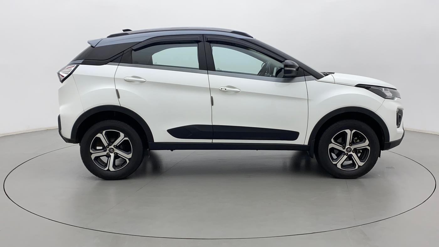 2022 Tata NEXON XZA PLUS (O) PETROL DUAL TONE, Petrol, Automatic, 17,665 km, Right Side View