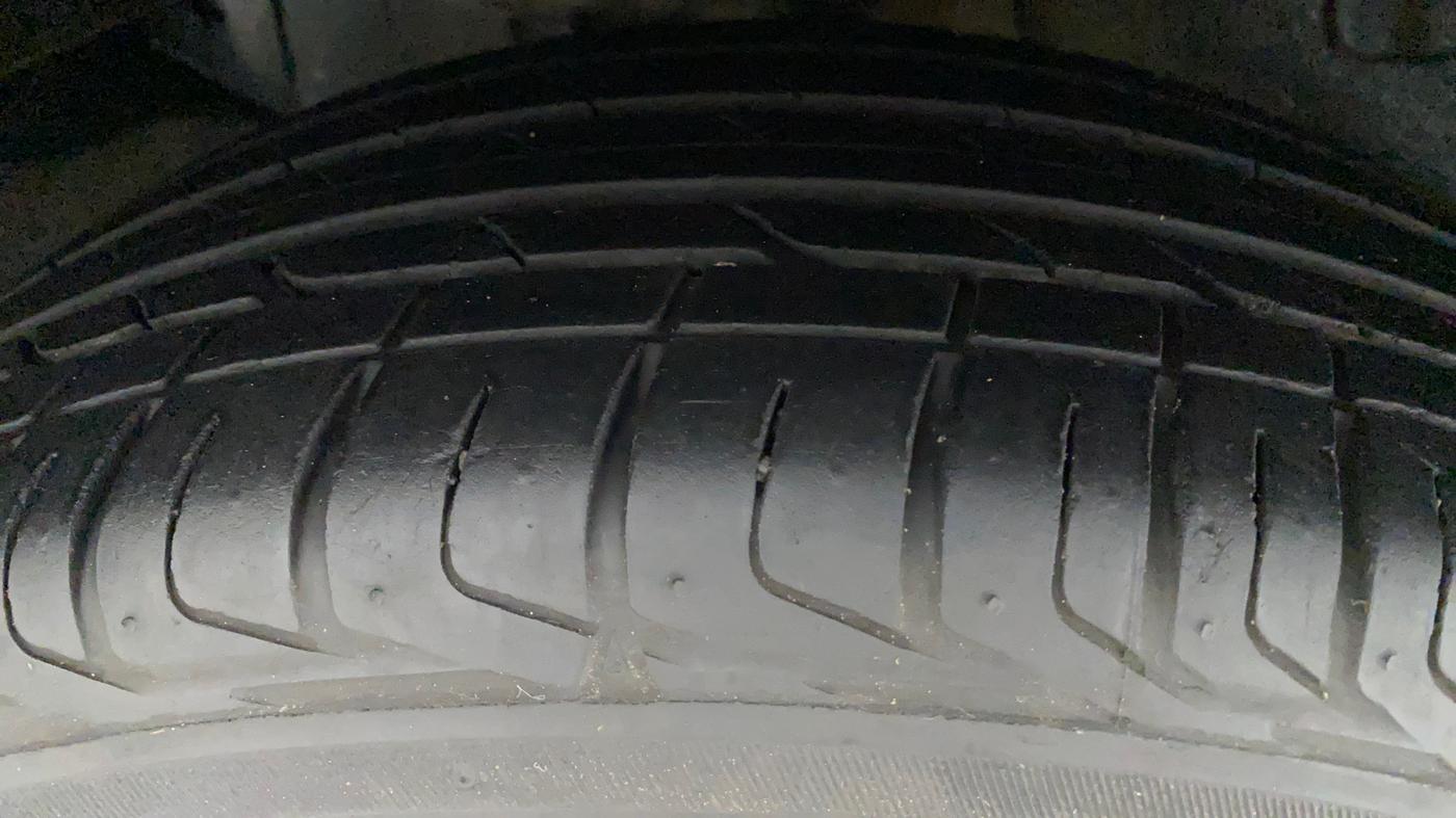 2022 Tata NEXON XZA PLUS (O) PETROL DUAL TONE, Petrol, Automatic, 17,665 km, Right Rear Tyre Tread