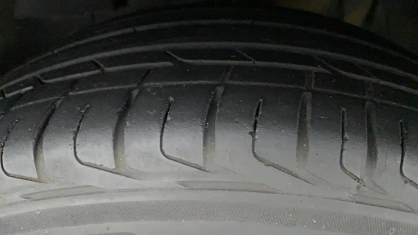 2022 Tata NEXON XZA PLUS (O) PETROL DUAL TONE, Petrol, Automatic, 17,665 km, Left Front Tyre Tread