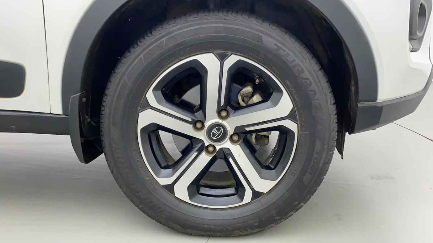 2022 Tata NEXON XZA PLUS (O) PETROL DUAL TONE, Petrol, Automatic, 17,665 km, Right Front Wheel