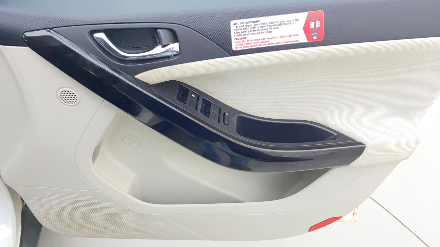 2022 Tata NEXON XZA PLUS (O) PETROL DUAL TONE, Petrol, Automatic, 17,665 km, Driver Side Door Panels Control