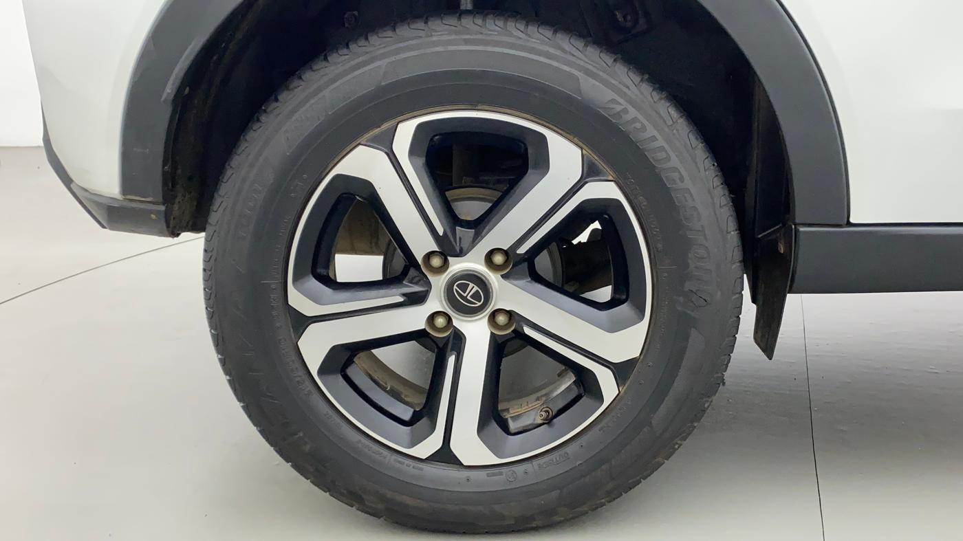 2022 Tata NEXON XZA PLUS (O) PETROL DUAL TONE, Petrol, Automatic, 17,665 km, Right Rear Wheel