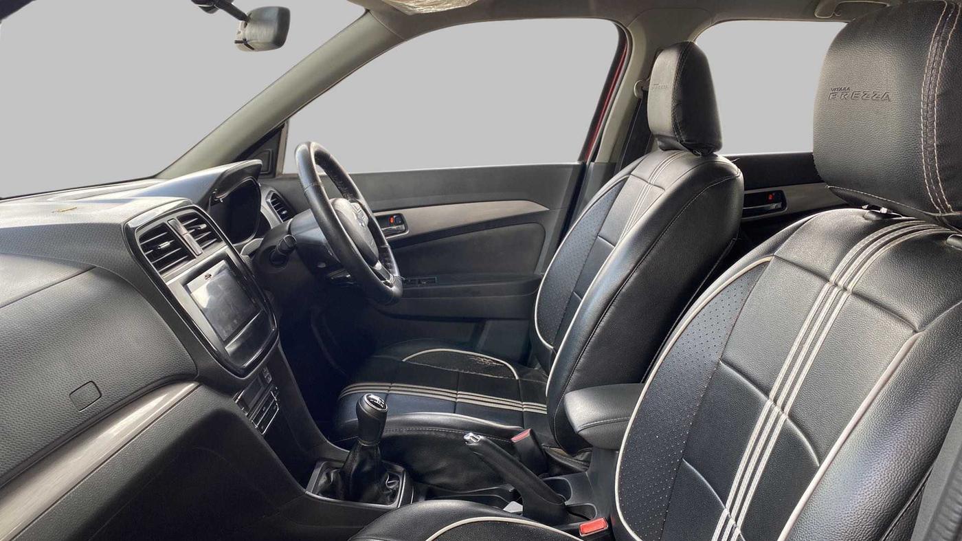 2016 Maruti Vitara Brezza ZDI PLUS DUAL TONE, Diesel, Manual, 59,640 km, Right Side Front Door Cabin