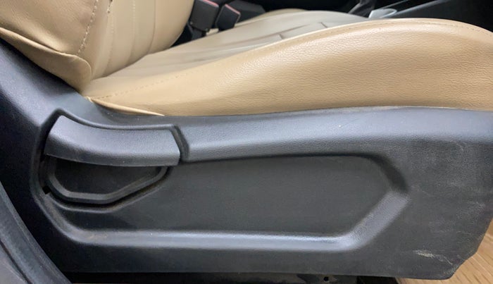 2020 Hyundai VENUE S 1.0 TURBO DCT, Petrol, Automatic, 1,19,717 km, Driver Side Adjustment Panel